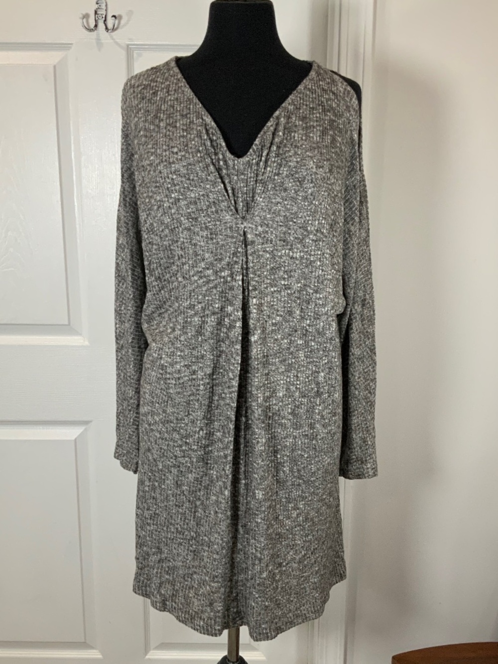 Umgee NWT M Gray Knit Cold Shoulder Sweater Dress Long Sleeve Boho Fall Midi